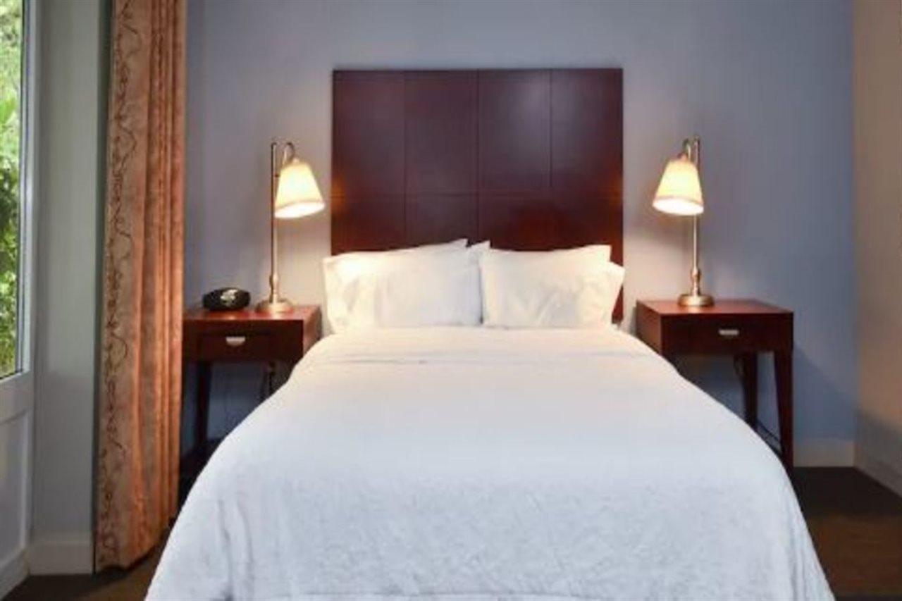 Hampton Inn אלכסנדר סיטי מראה חיצוני תמונה