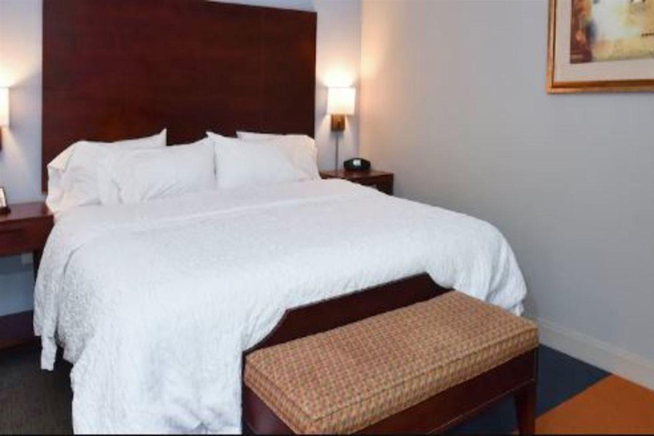 Hampton Inn אלכסנדר סיטי מראה חיצוני תמונה