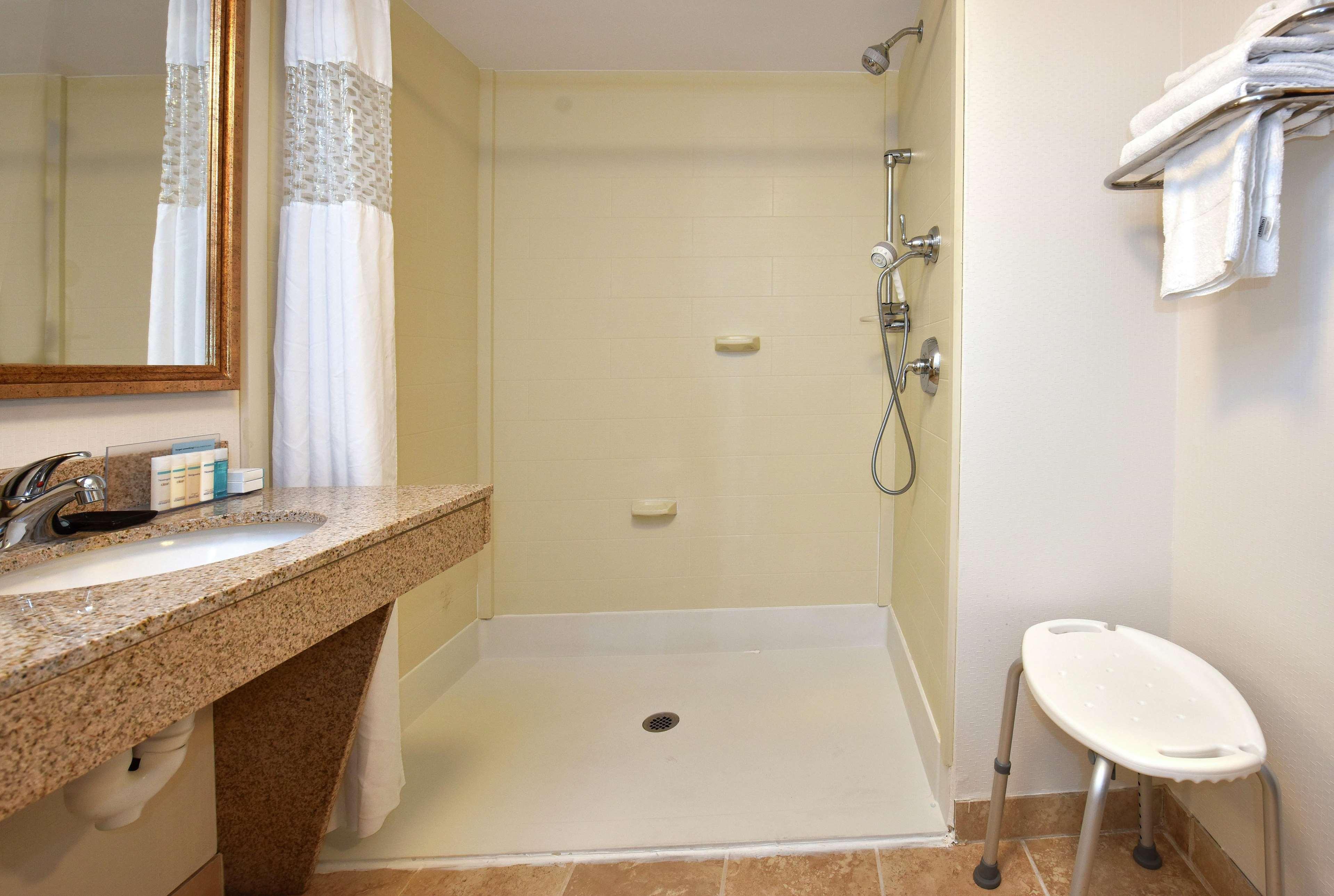 Hampton Inn אלכסנדר סיטי מראה חיצוני תמונה